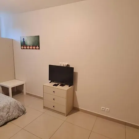 Le Coucher De Lune Studio Pour 2 A 3 Personnes A Montfermeil