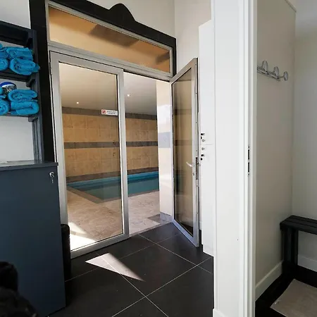 Le Coucher De Lune Studio Pour 2 A 3 Personnes A Апартаменты Montfermeil