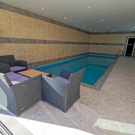 Le Coucher De Lune Studio Pour 2 A 3 Personnes A Montfermeil